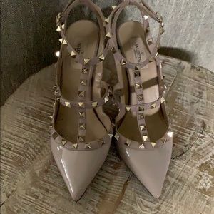 AUTHENTIC Valentino rockstuds size 40